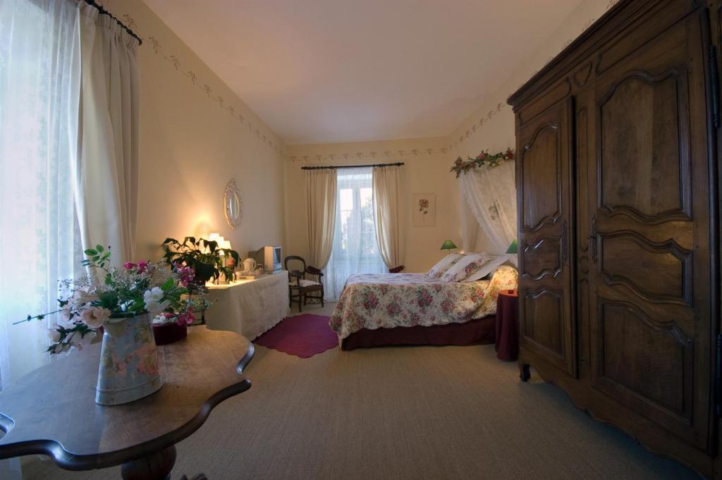 Hotel Le Castel du Mont Boisé Montboucher-sur-Jabron Habitación foto